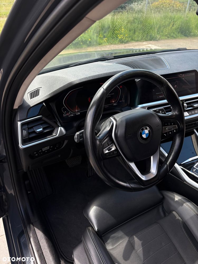 BMW Seria 3 320d Sport Line Shadow - 13