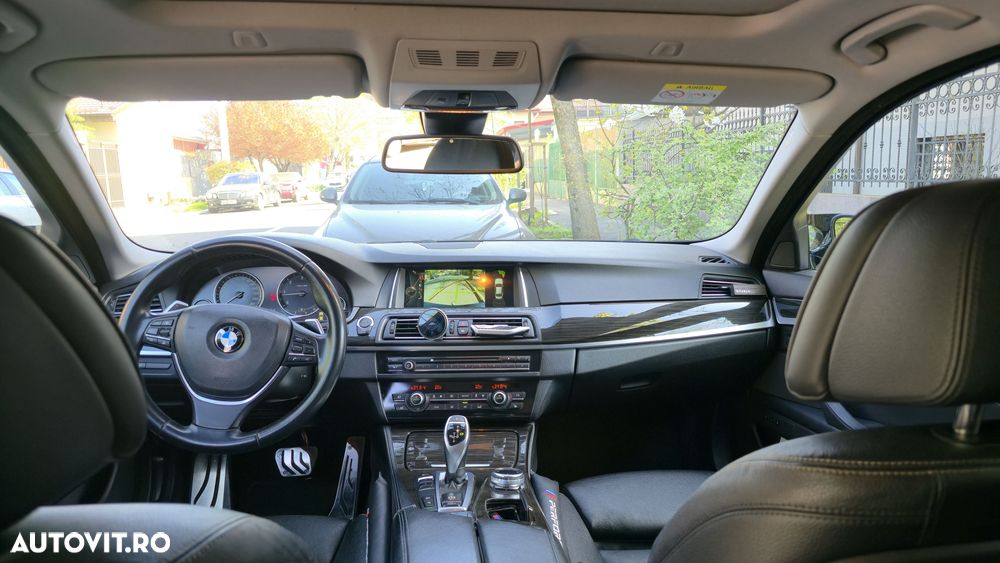 BMW Seria 5 525d xDrive - 12