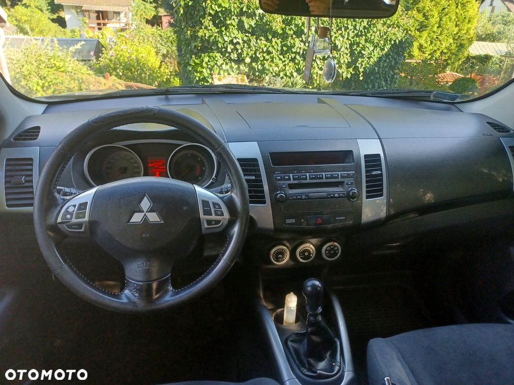 Mitsubishi Outlander - 13