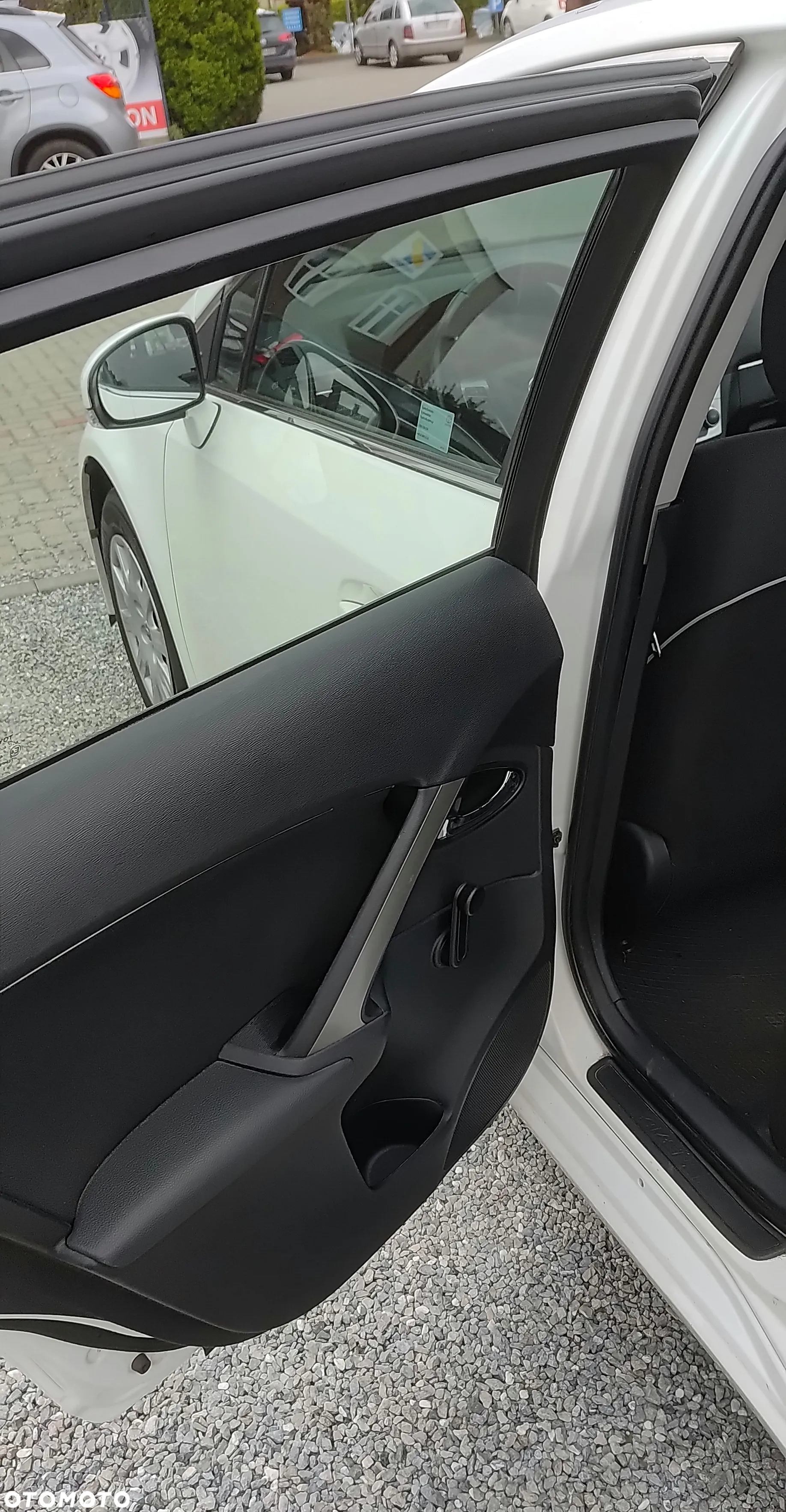 Toyota Avensis - 18