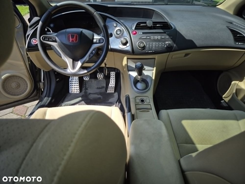 Honda Civic 1.8 Executive - 9