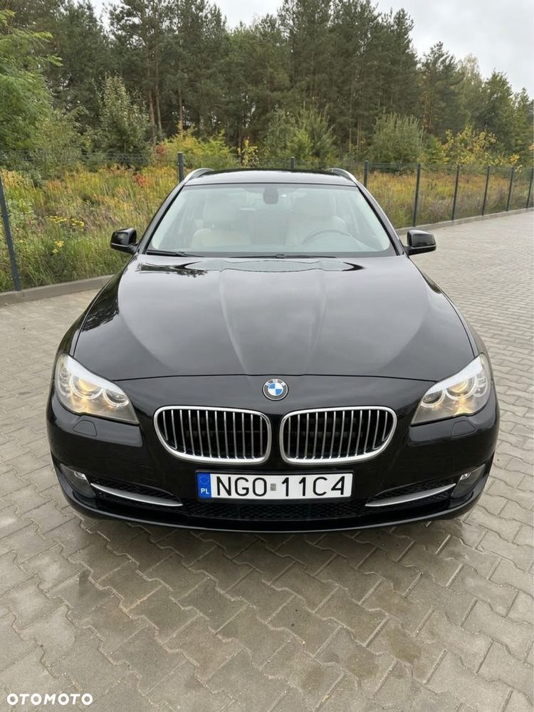 BMW 5 Series 2011 photo 2