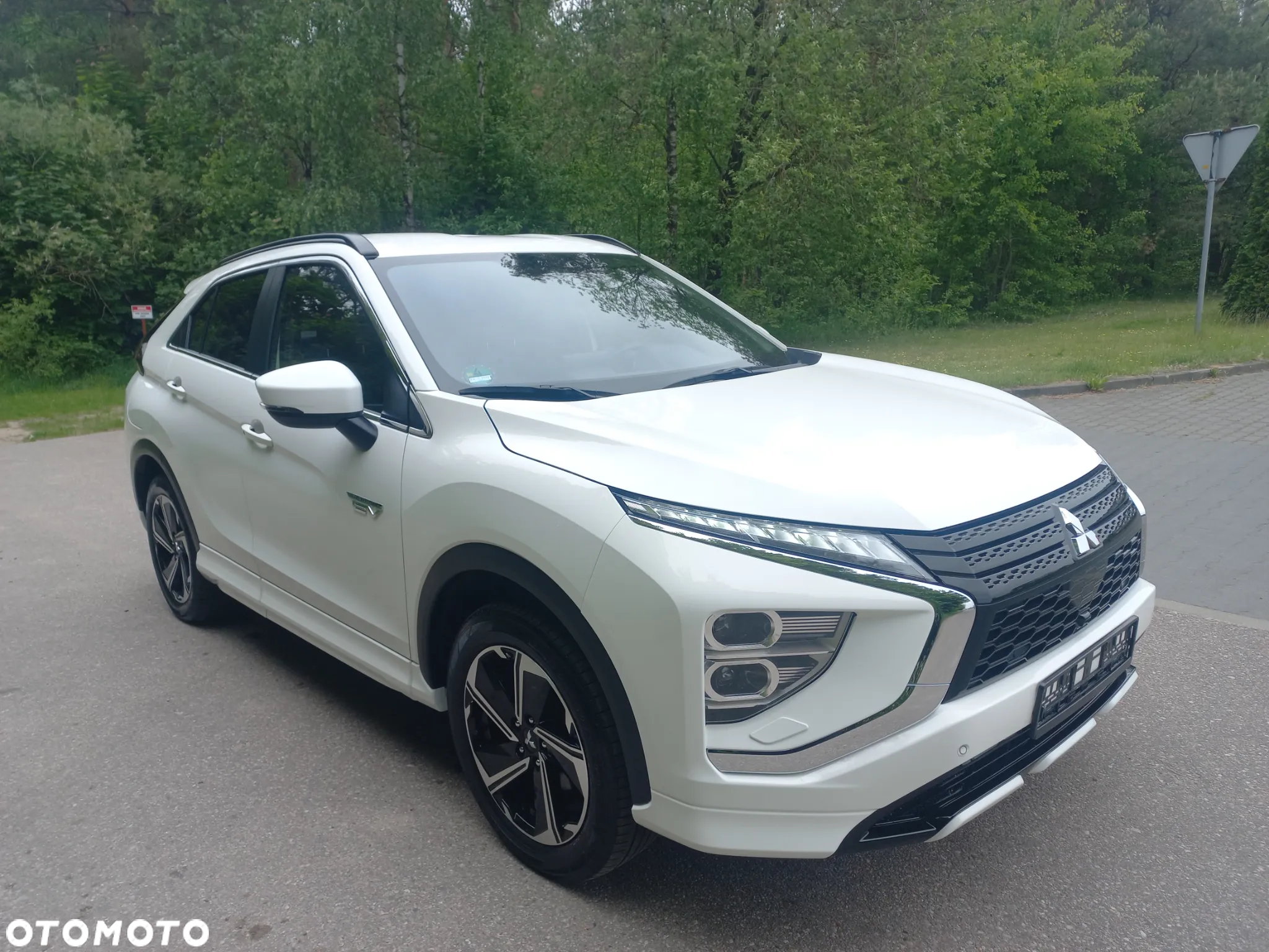 Mitsubishi Eclipse Cross Plug-In Hybrid 4WD Basis - 22