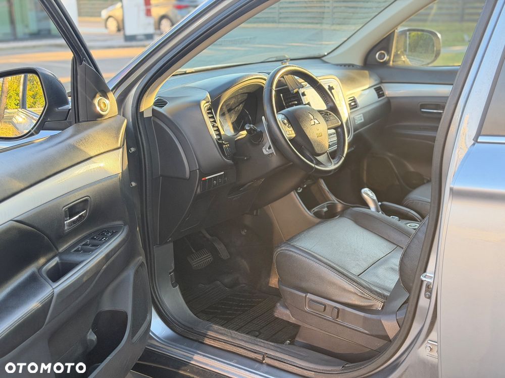 Mitsubishi Outlander Instyle NAVI + - 3
