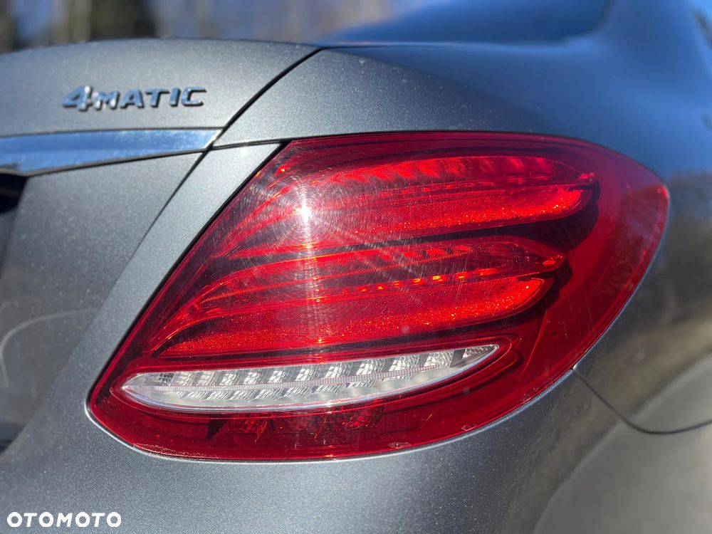 Mercedes-Benz Klasa E 400 d 4-Matic 9G-TRONIC - 34