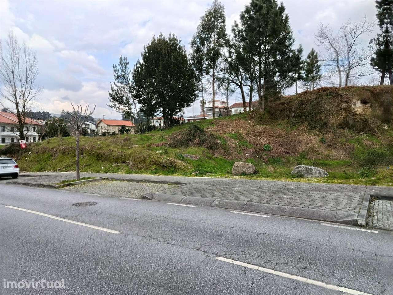 Lote de terreno urbanizado com 392m2 - Grande imagem: 3/6