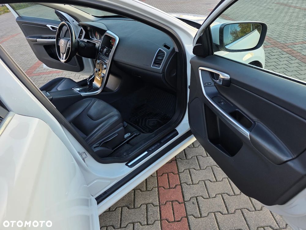 Volvo XC 60 D3 Drive-E Momentum - 23