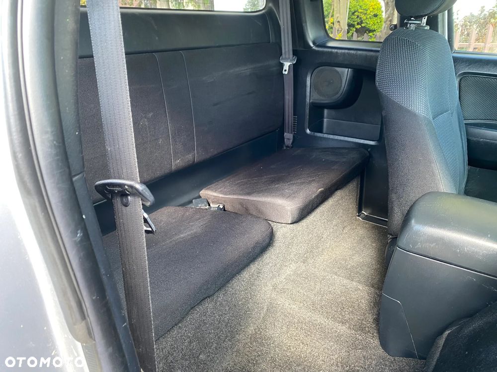 Toyota Hilux 4x4 Extra Cab - 8