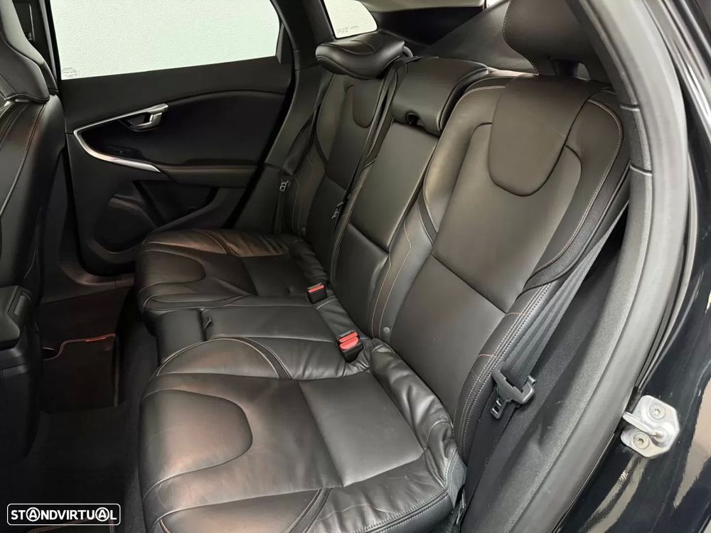 Volvo V40 Cross Country - 11