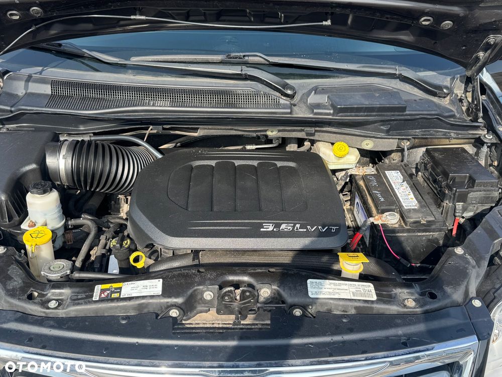 Chrysler Town & Country 3.6 Limited - 7