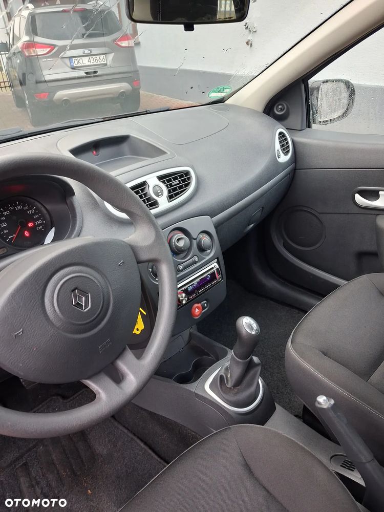 Renault Clio - 7