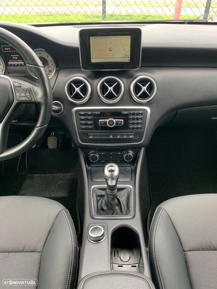 Mercedes-Benz A 180 d AMG Line - 32