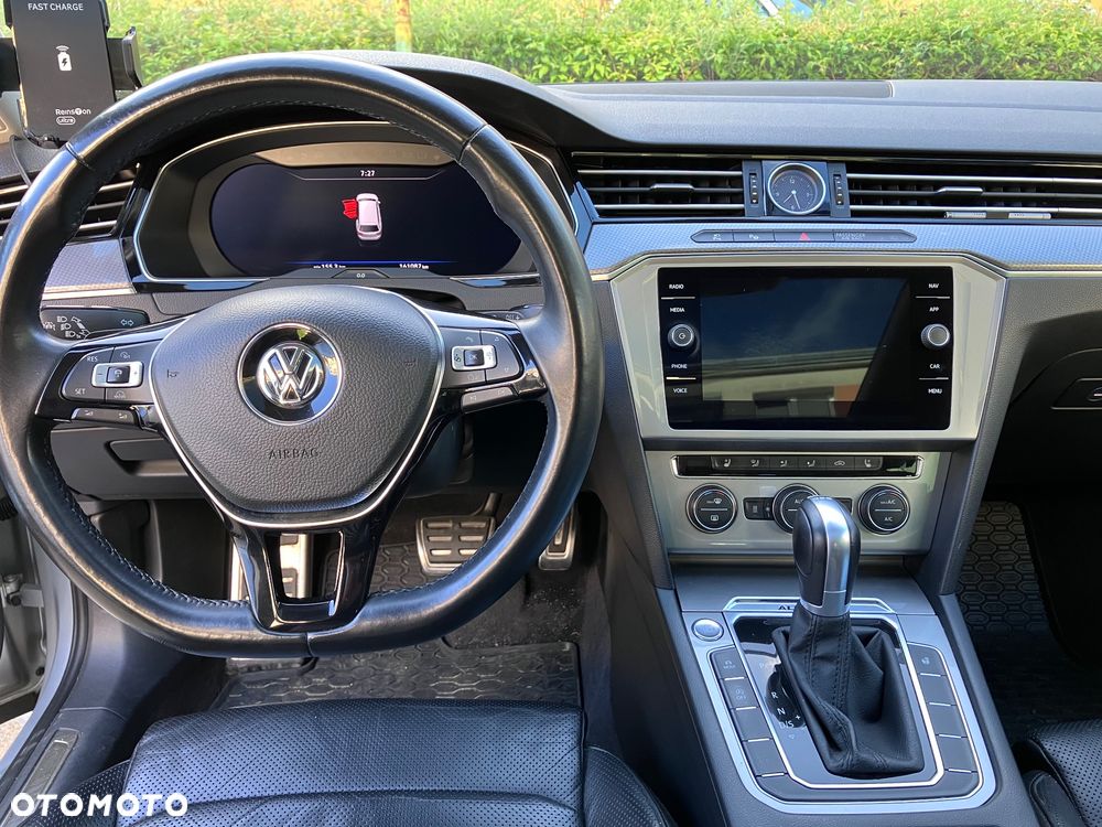 Volkswagen Passat - 32