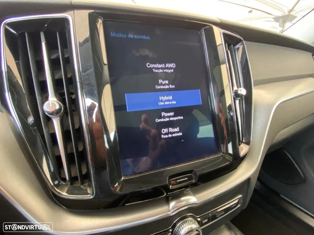 Volvo XC 60 2.0 T8 PHEV Momentum Plus AWD - 17