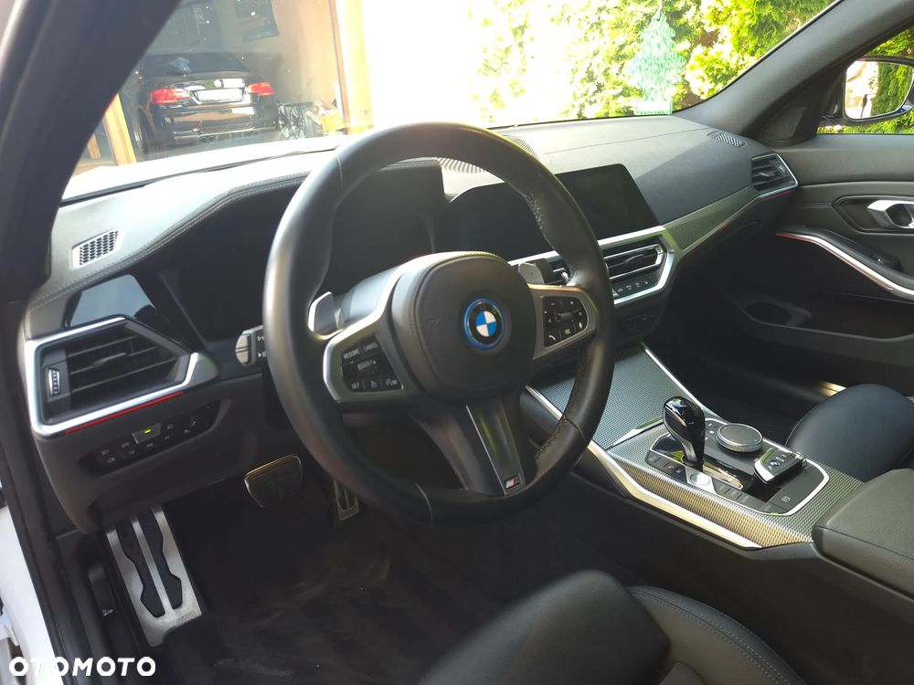 BMW Seria 3 330e xDrive M Sport - 21