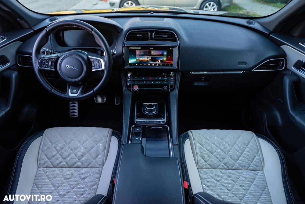 Jaguar F-Pace 20d AWD R-Sport - 6