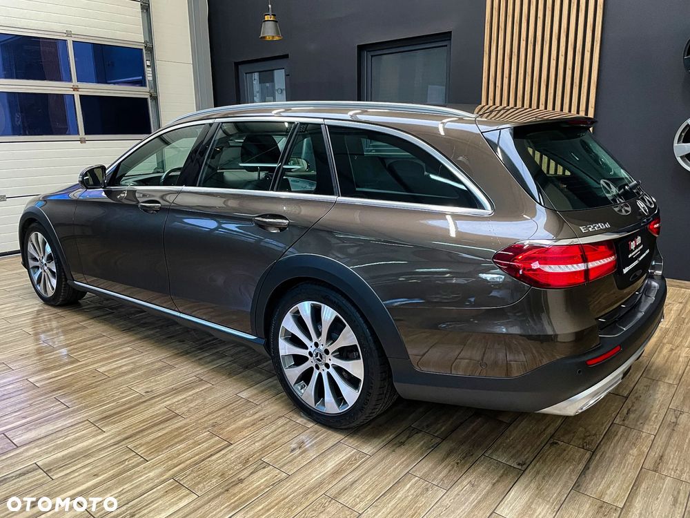Mercedes-Benz Klasa E 220 d 4-Matic 9G-TRONIC - 11