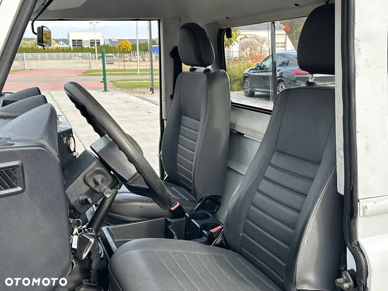 Land Rover Defender - 17