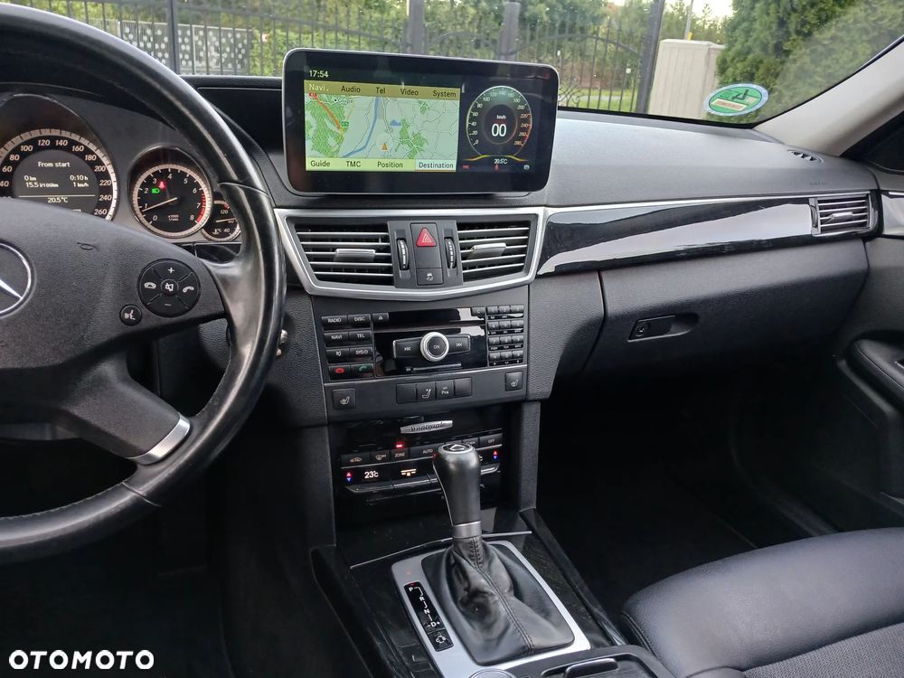 Mercedes-Benz Klasa E 200 T CGI BlueEFFICIENCY Automatik - 30