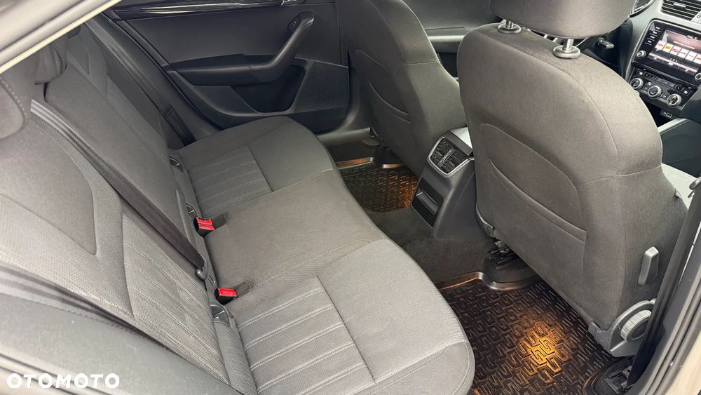 Skoda Octavia 2.0 TDI Style DSG - 11
