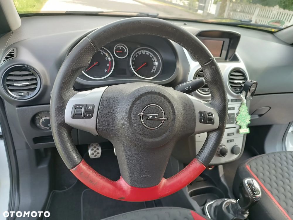 Opel Corsa 1.6 Turbo GSi - 12