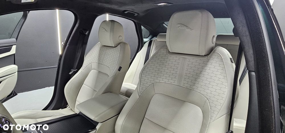 Jaguar XF 2.0 P300 AWD R-Dynamic HSE - 32