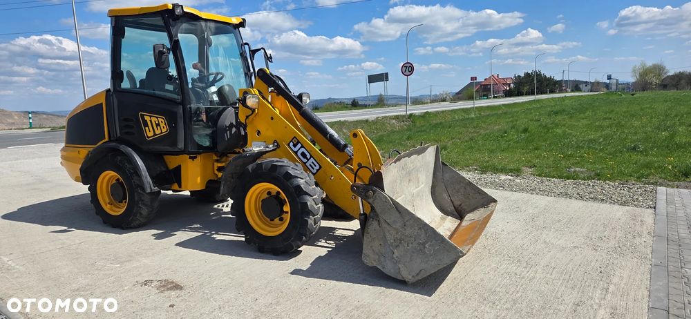 JCB 406 - 8