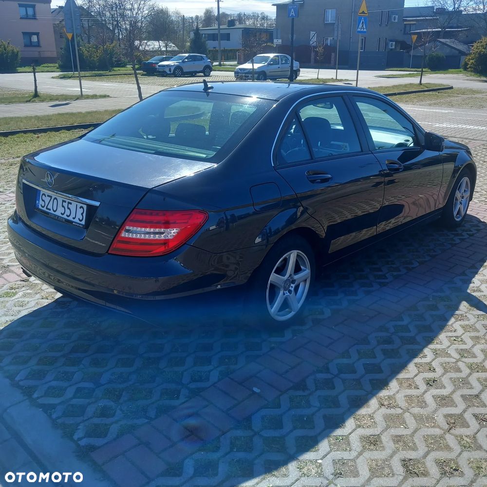 Mercedes-Benz Klasa C 200 CDI DPF (BlueEFFICIENCY) 7G-TRONIC Avantgarde - 4