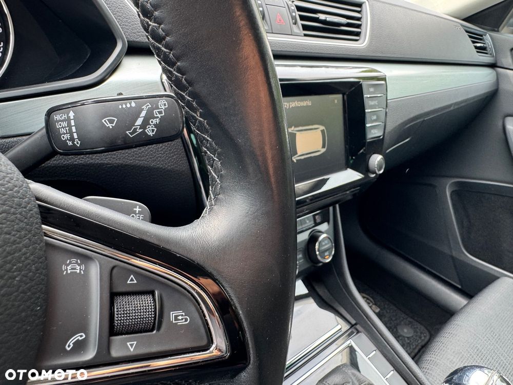 Skoda Superb 2.0 TDI DSG Ambition - 32