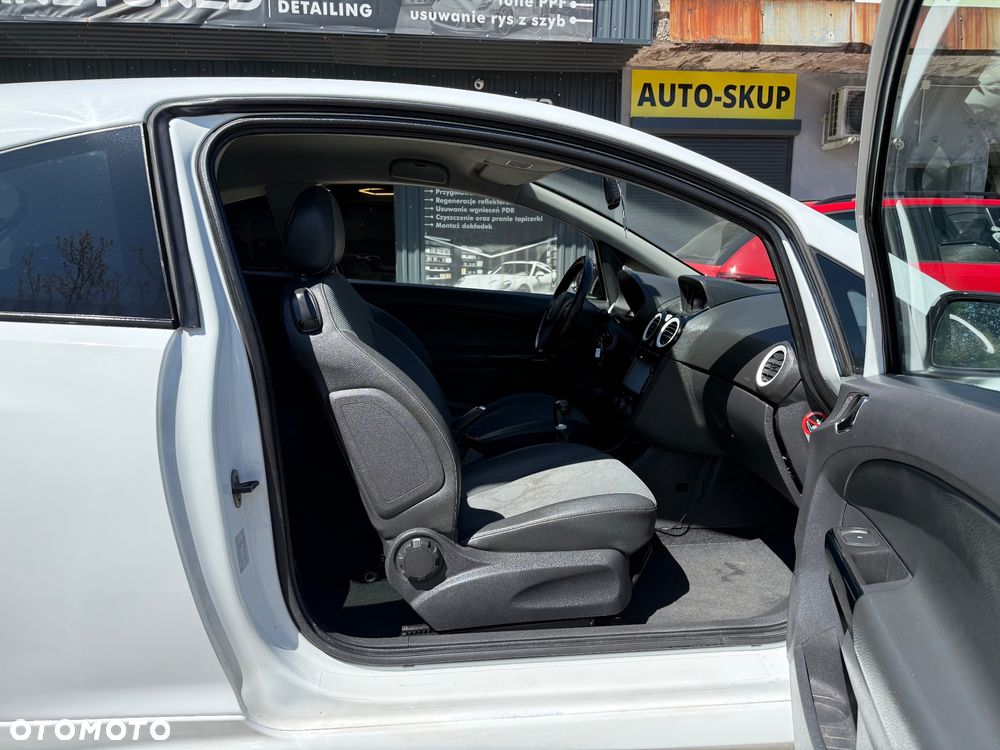 Opel Corsa 1.4 16V Cosmo - 9