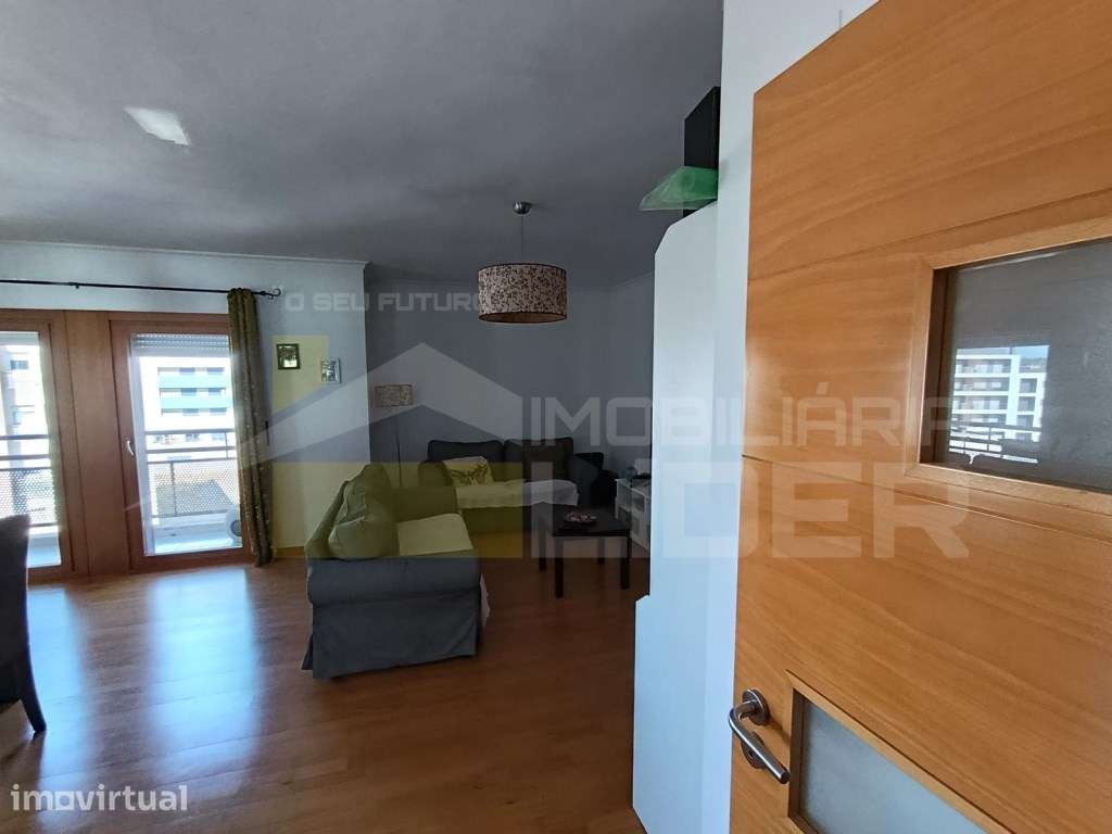 Apartamento T3 com Suíte, em Camarate, Lisboa. - Grande imagem: 2/19