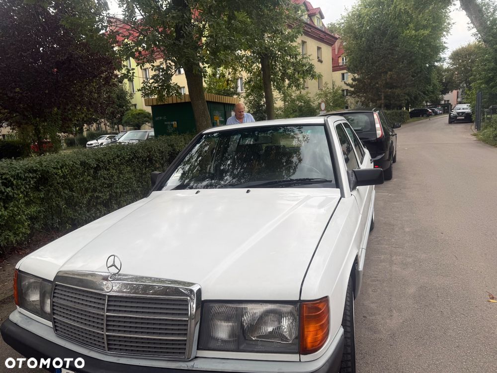 Mercedes-Benz W201 (190) - 2