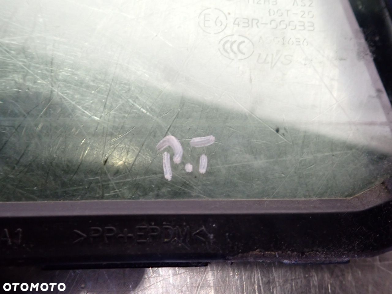 SZYBA TRÓJKĄTNA PRAWA TYLNA TOYOTA RAV4 II LIFT - 3