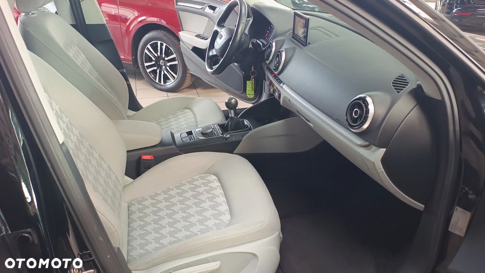 Audi A3 Sportback 1.4 TFSI Ambiente - 17