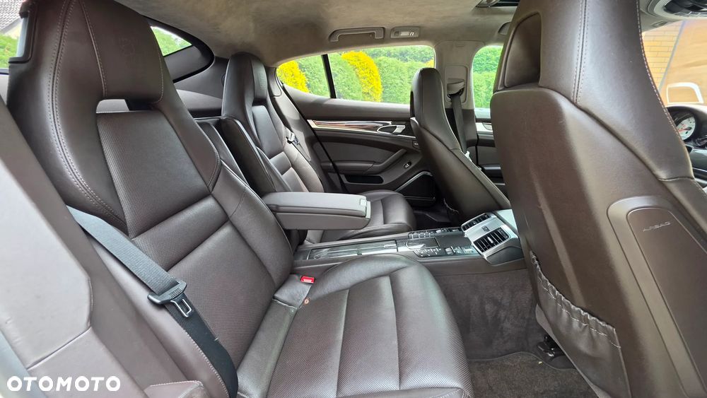 Porsche Panamera - 25