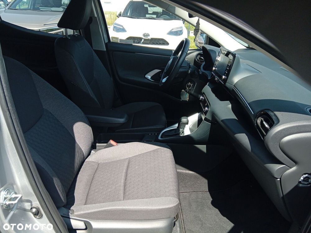 Toyota Yaris - 10