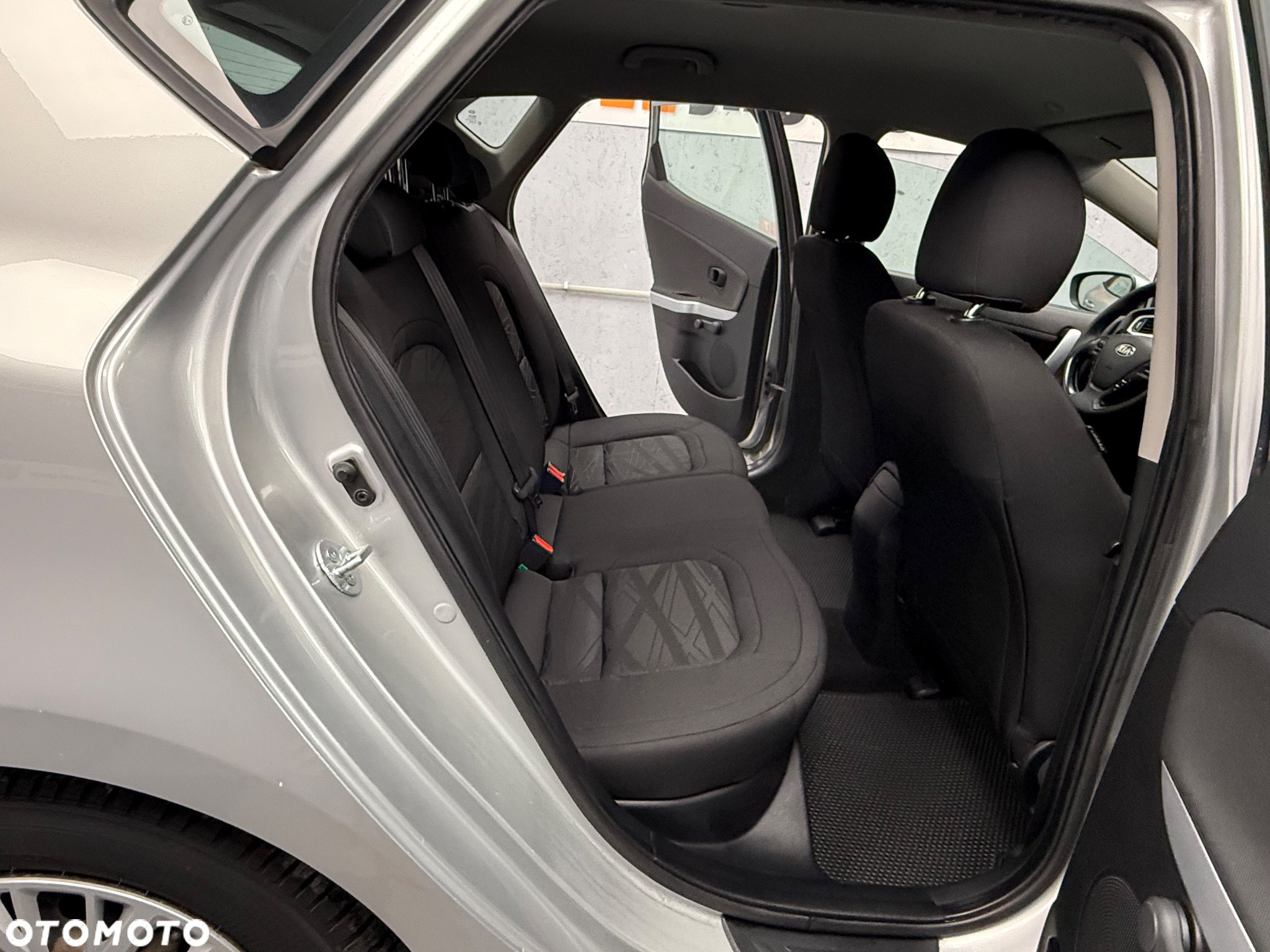 Kia Ceed - 8