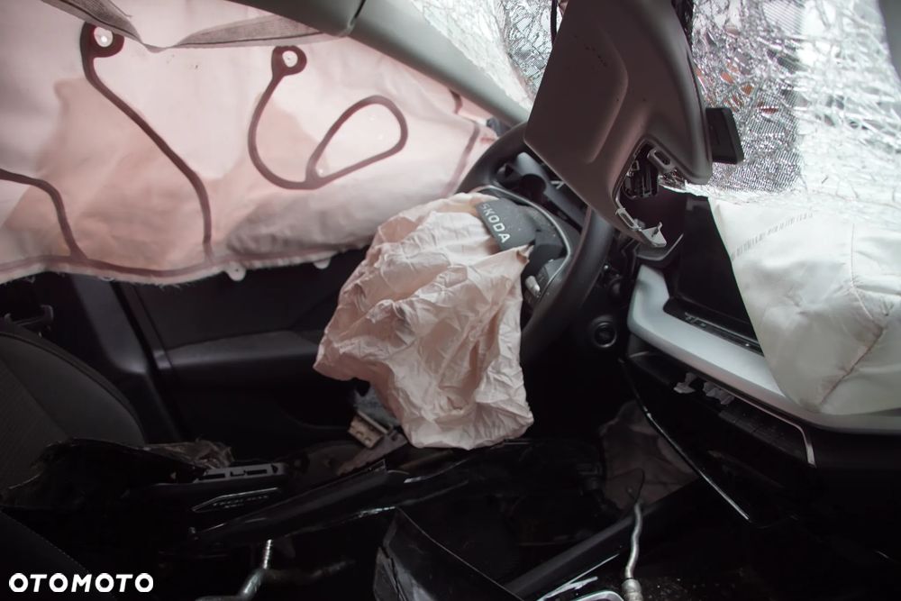 Auto na części - Skoda Octavia IV Lift 1.5 TSI 150 KM DXDB WGS LF7C 2024R Drzwi Zderzak Lampa Lusterko Klamka Szyba Deska Kokpit Sterownik Moduł Czujnik Licznik Wyświetlacz Panel Kierownica - 16