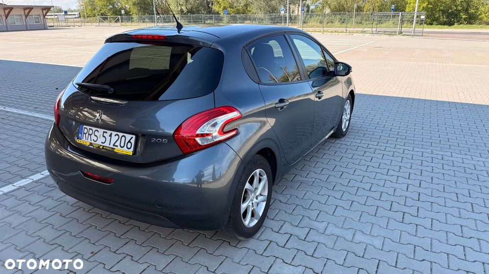 Peugeot 208 - 4
