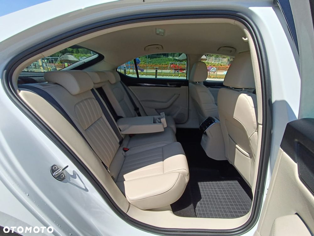 Skoda Superb 2.0 TDI SCR 4x4 L&K DSG - 20
