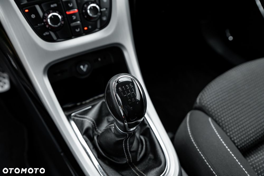 Opel Astra IV GTC 1.6 T Sport - 25