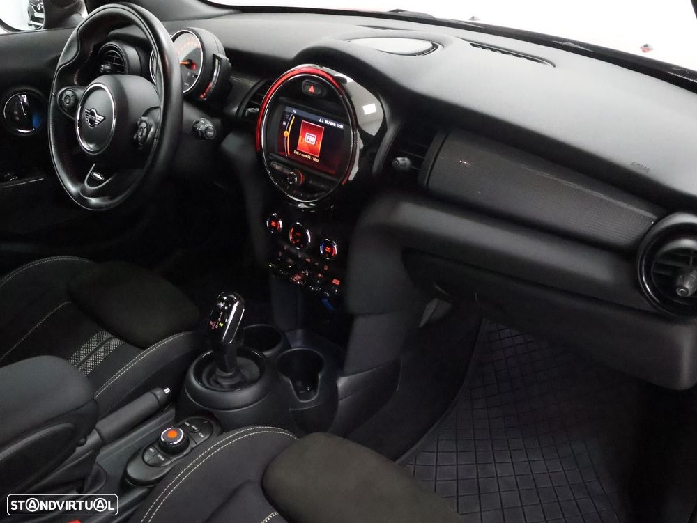 MINI 5 Portas Cooper Auto - 4