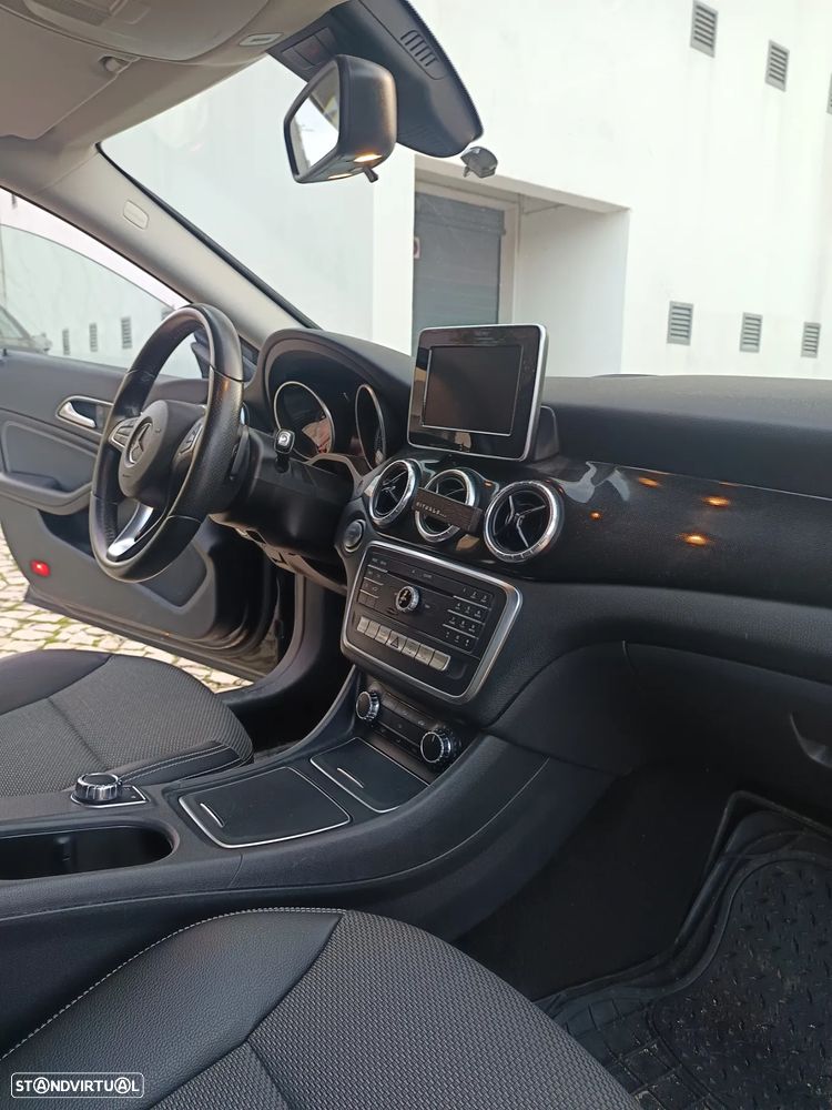 Mercedes-Benz CLA 200 Shooting Brake d 7G-DCT Urban - 4