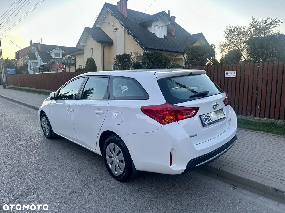 Toyota Auris 1.4 D-4D Active - 3