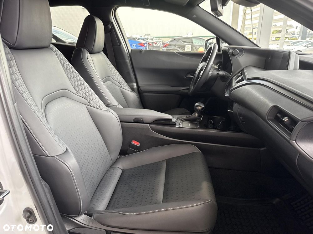 Lexus UX 250h GPF F Impression 2WD - 9