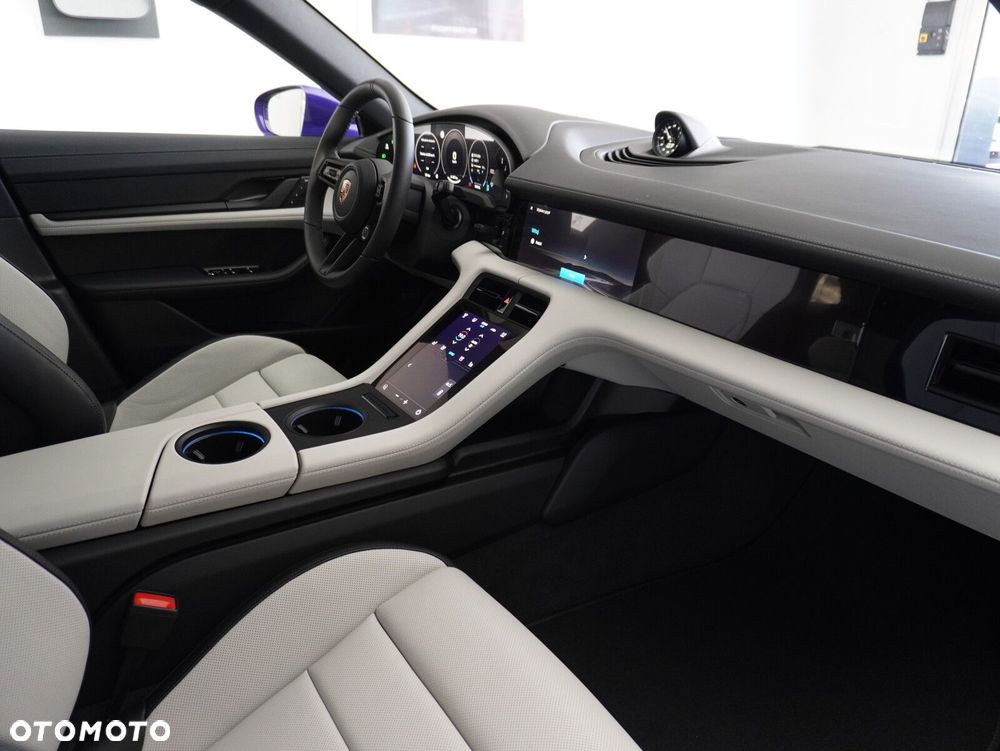 Porsche Taycan 105kWh 4S Black Edition - 33