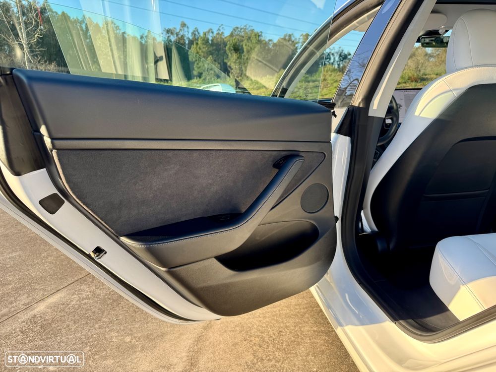 Tesla Model 3 Performance Dual Motor AWD - 33