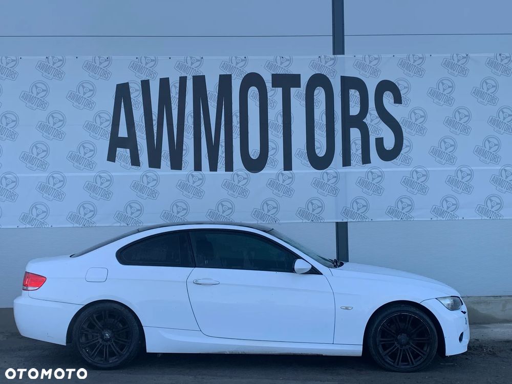 BMW 3 E92 2007 *SAMOCHÓD NA CZĘŚCI* 2879 MASKA, LAMPA, DRZWI, LUSTERKO, ZDERZAK, GRILL, BŁOTNIK, KLAPA, BELKA, DESKA, FOTELE, KANAPA, ĆWIARTKA, KIEROWNICA, TARCZE, ZACISKI, ZAWIESZENIE, KOMPLETNY PRZÓD, KOMPLETNY TYŁ, LICZNIK, ZEGARY, PRAWE LEWE PRZÓD TYŁ - 1