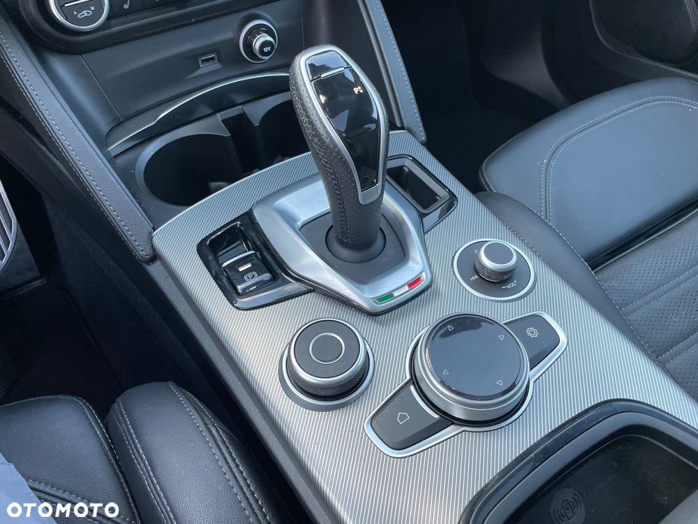 Alfa Romeo Stelvio 2.0 Turbo 16V AT8-Q4 Veloce - 20