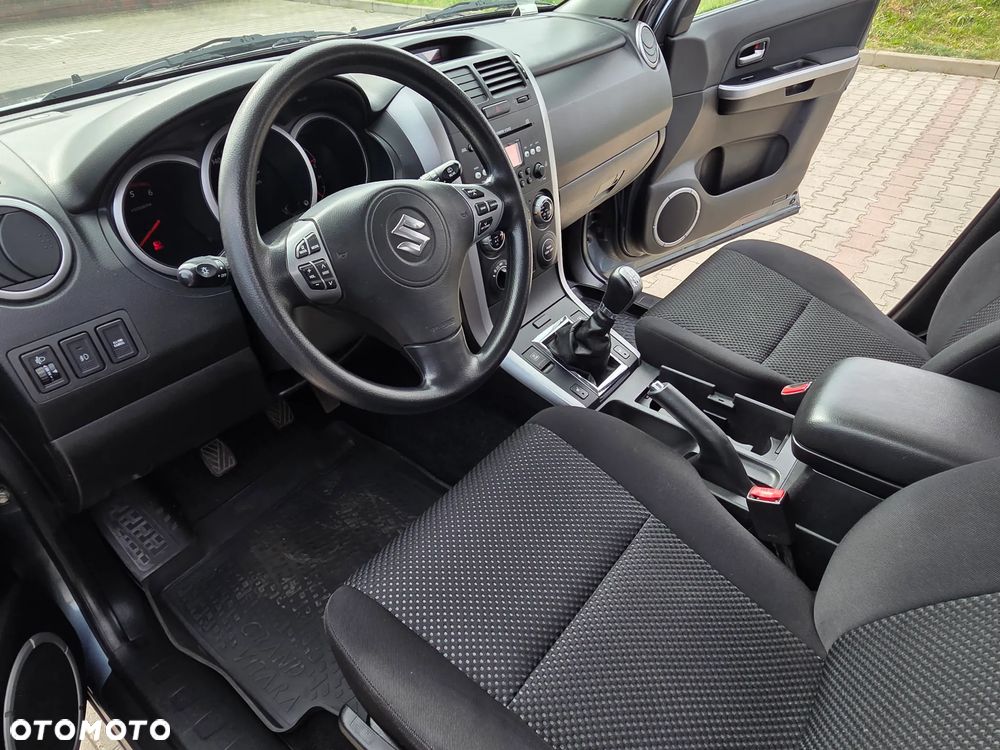 Suzuki Grand Vitara 1.9 DDiS Comfort DPF Family - 31